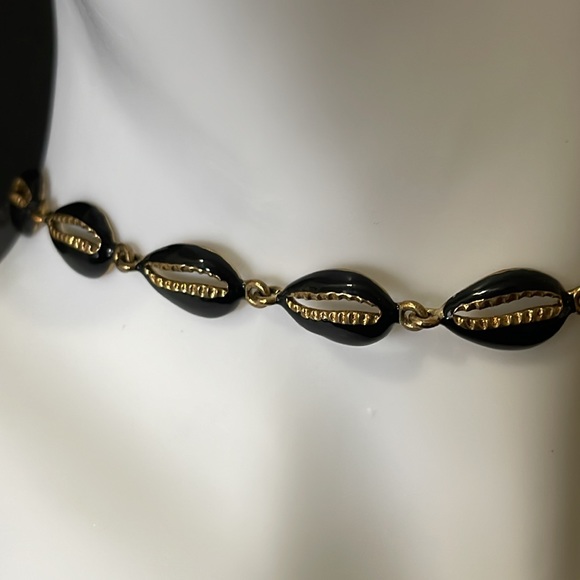 BLACK AND GOLD COWRIE SHELL CHOKER NECKLACE - Picture 4 of 8